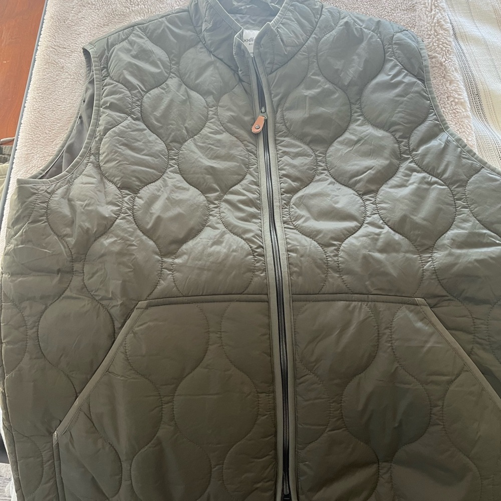GoodFellow Green Vest. XL. Great condition.